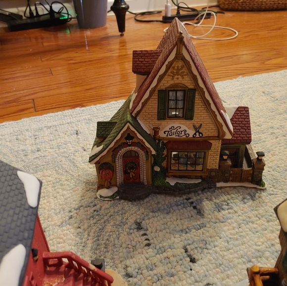 Dickens village 13 houses all for 1 price - Picture 4 of 4